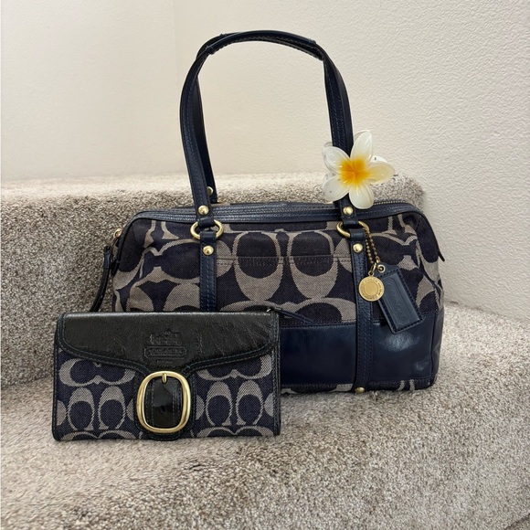 Vintage Y2k COACH Signature Blue Denim Satchel
Bag Purse Tote & Buckle Wallet - Picture 1 of 13
